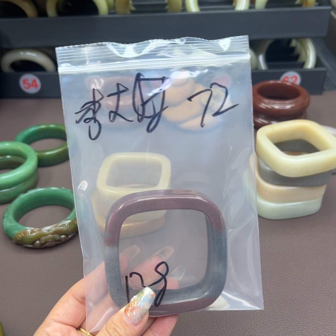 石英质玉手镯未镶嵌李*妹