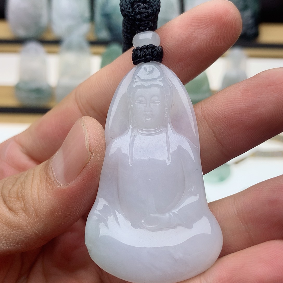 翡翠未镶嵌颈饰君*素衣观音