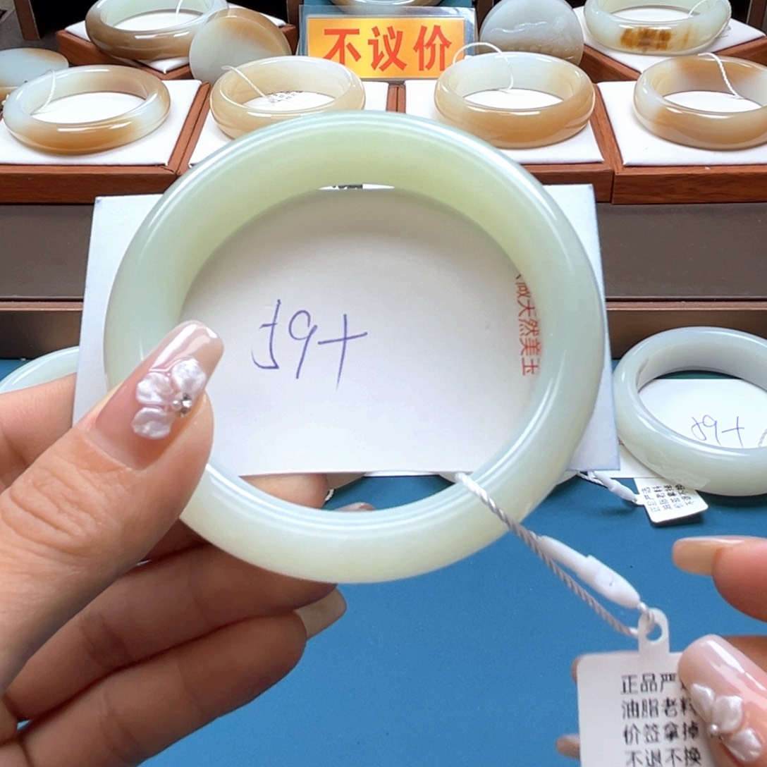 未镶嵌手镯和田玉