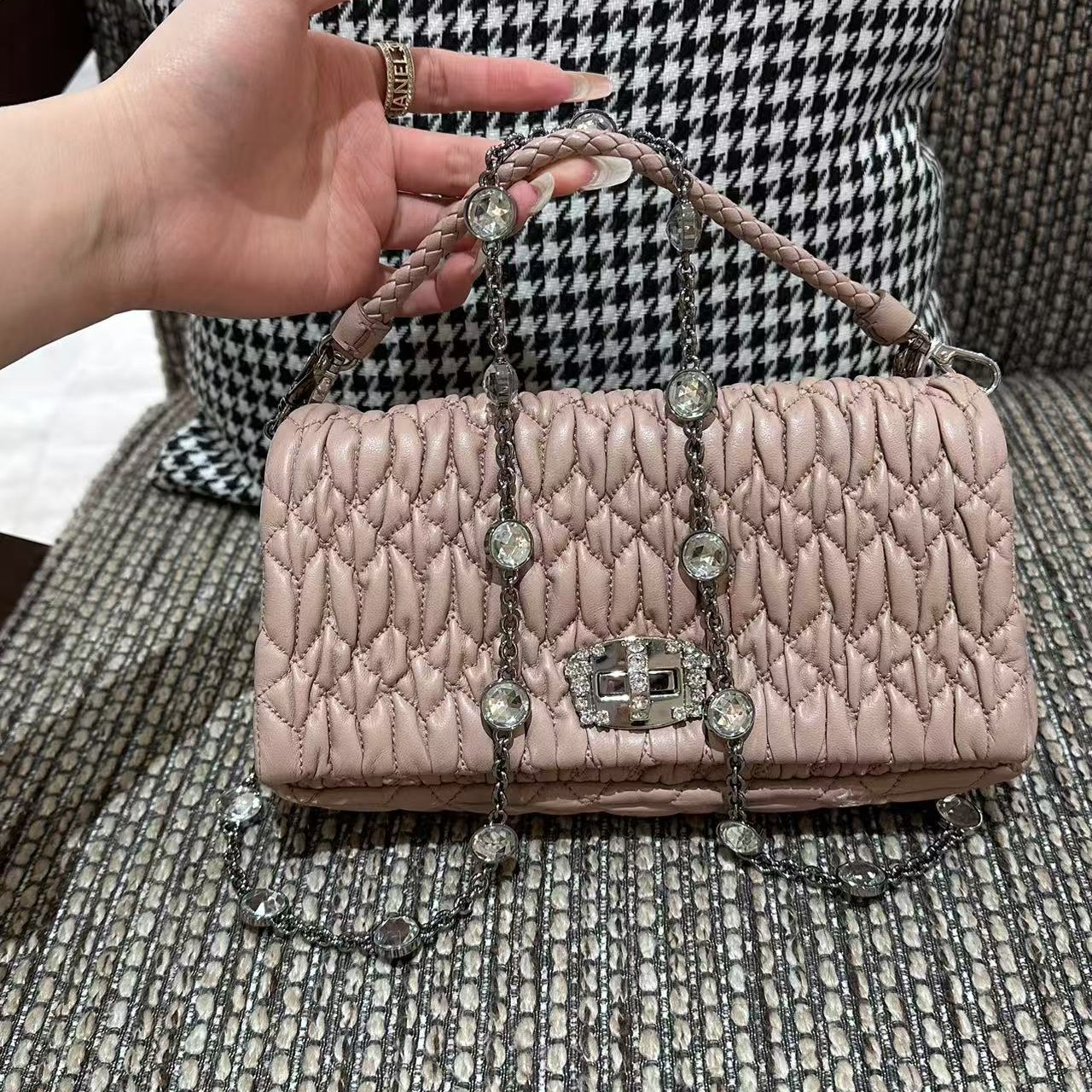 95新 MIU MIU/缪缪 经典褶皱宝石链条斜挎包