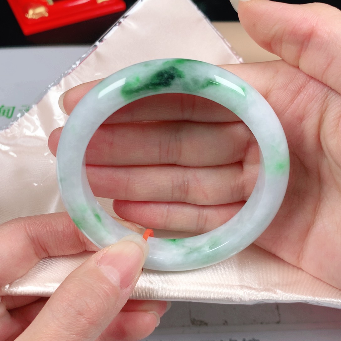 翡翠手镯未镶嵌57圈