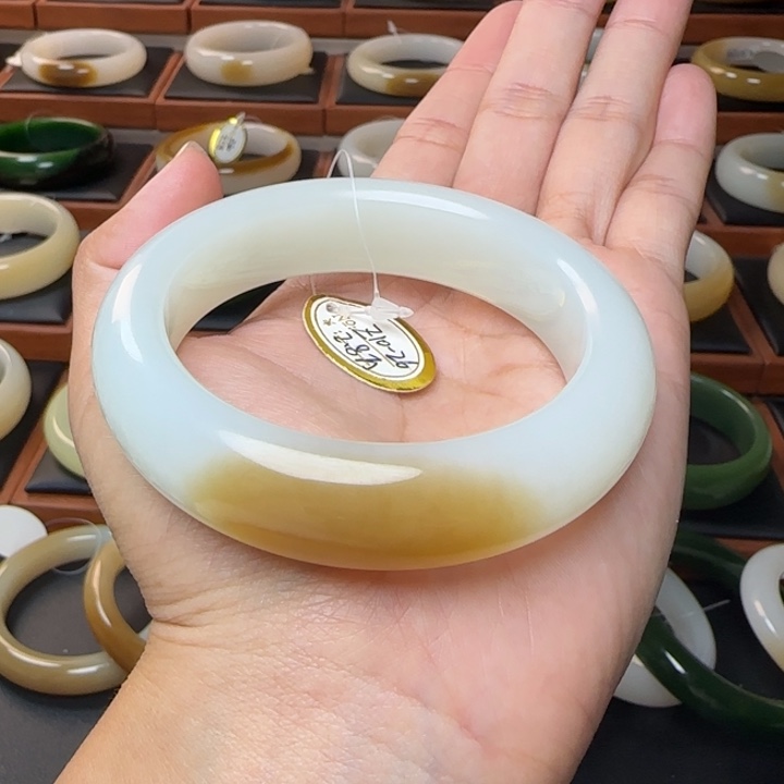 和田玉未镶嵌手镯金糖糯白55.5