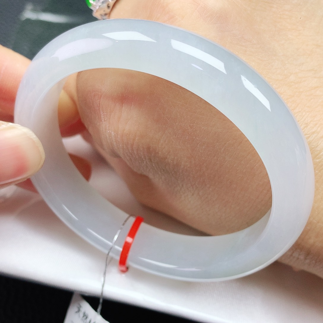 翡翠手镯未镶嵌55贵