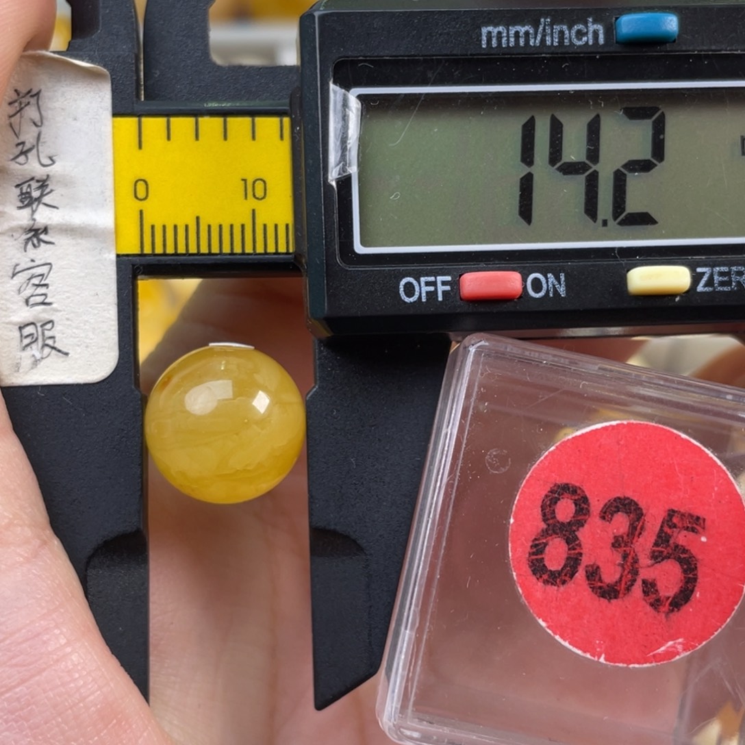 ****刘蜜蜡未镶嵌珠宝奇石瑕疵