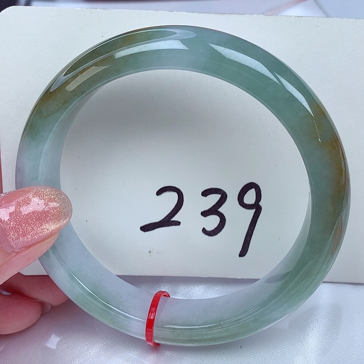 翡翠手镯未镶嵌翡翠