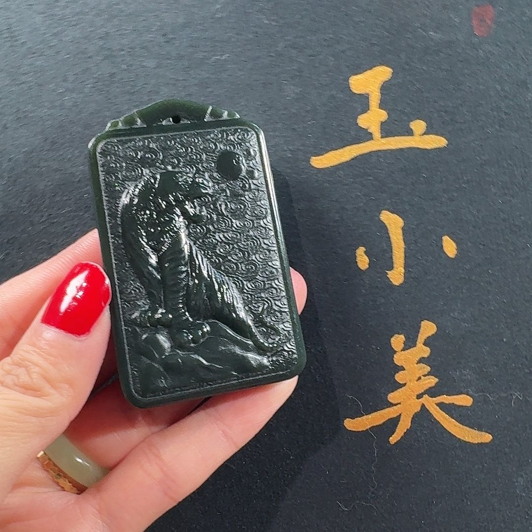 和田玉未镶嵌颈饰黑青