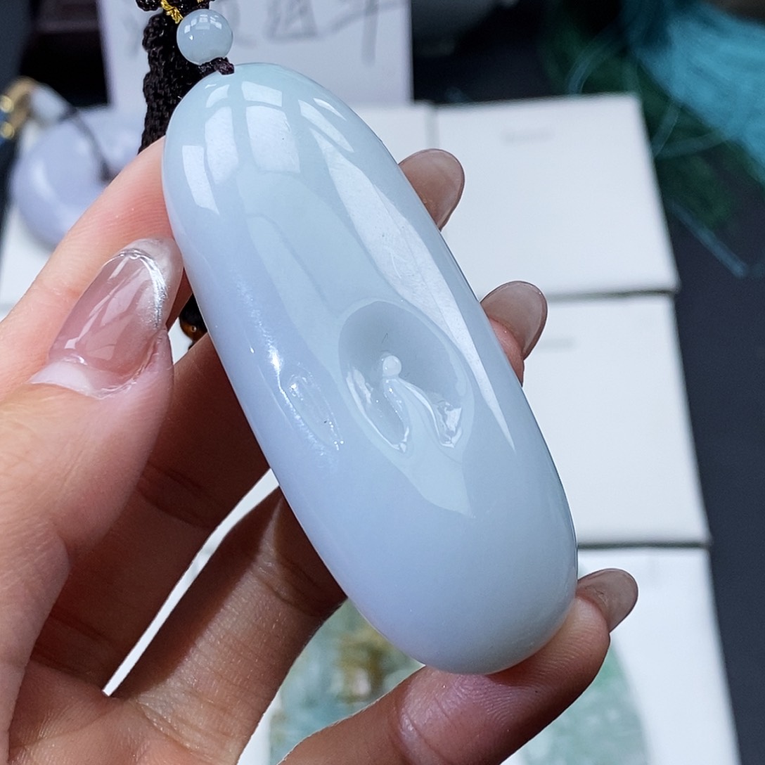 翡翠颈饰未镶嵌尘*翡翠