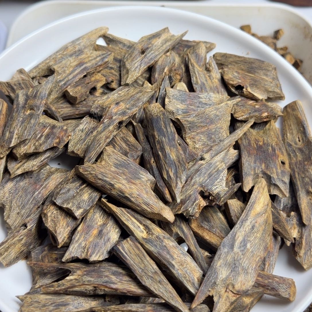 哈***嘻沉香碎屑沉香随机发一克