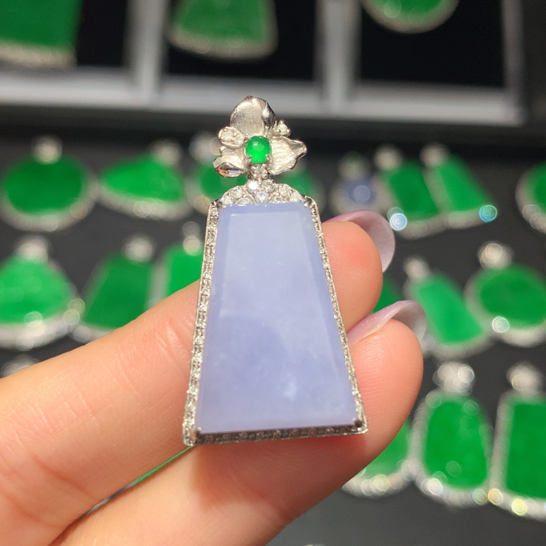 翡翠颈饰18K金镶嵌翡翠