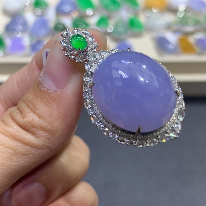 翡翠颈饰18K金镶嵌翡翠