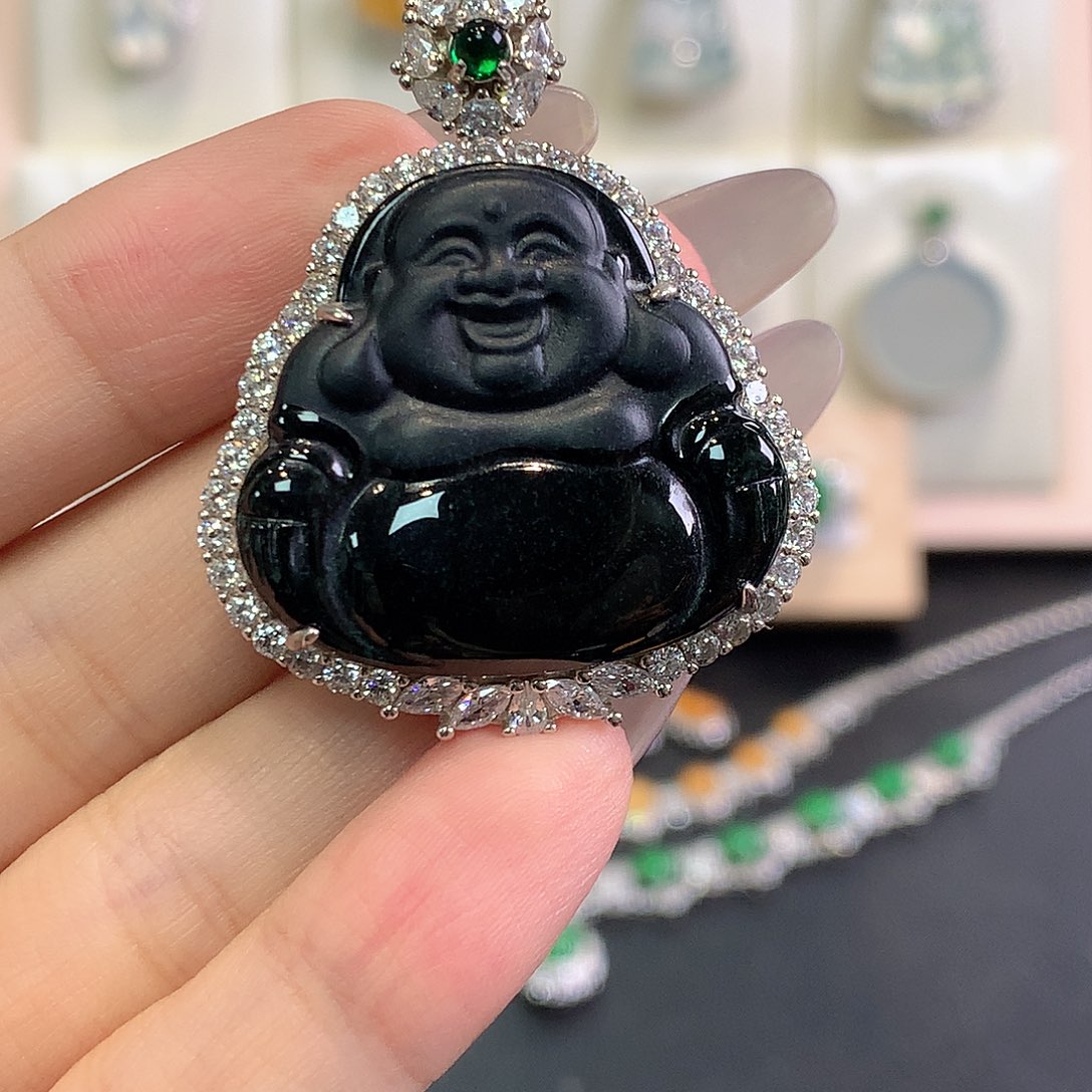 翡翠未镶嵌颈饰2、