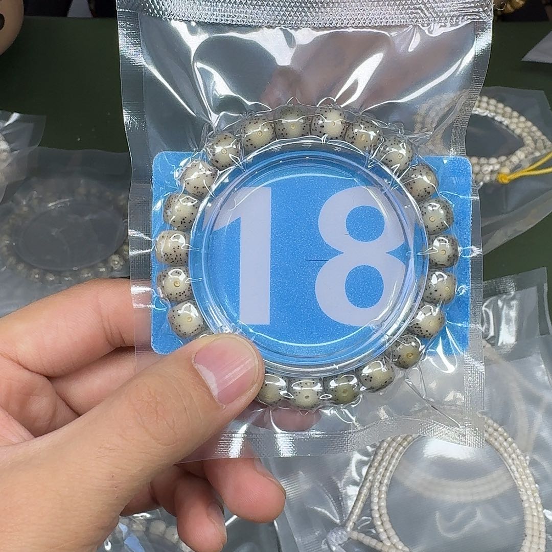 星月菩提吊坠10单圈石玉。   18