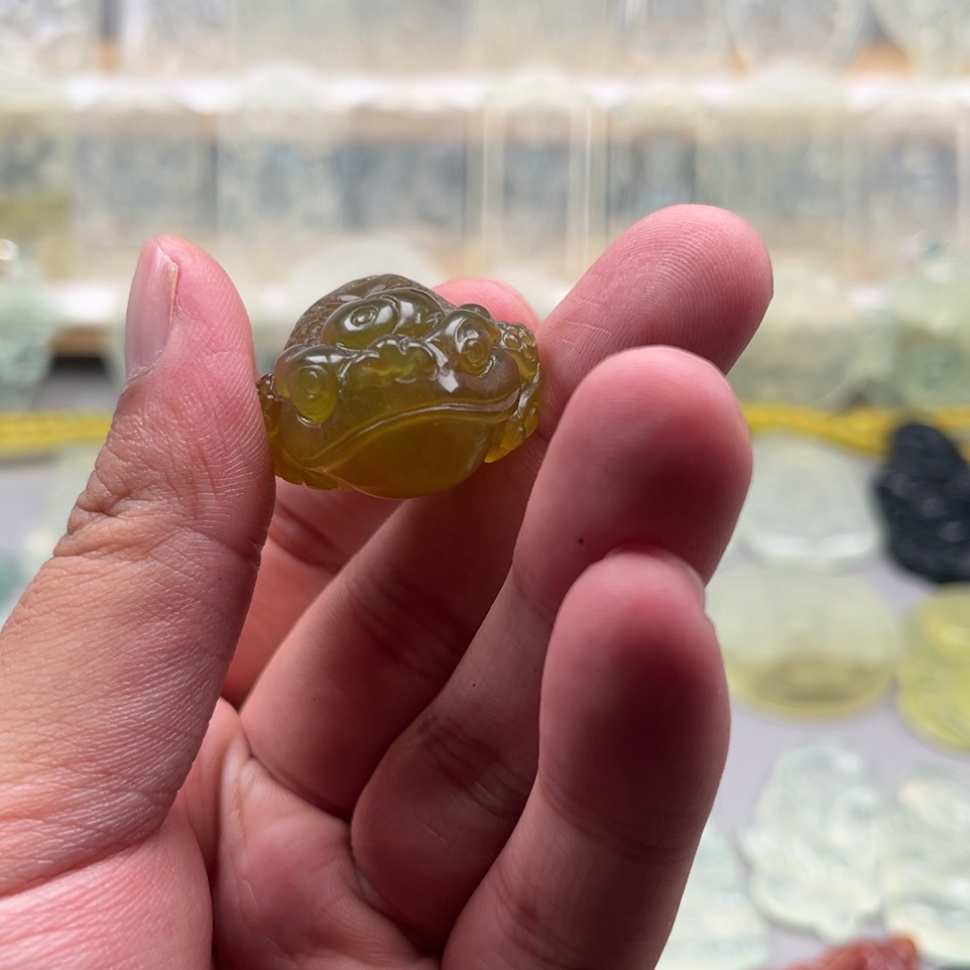 未镶嵌蛇纹石玉颈饰