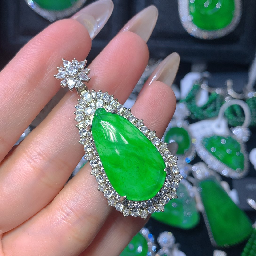 翡翠颈饰银S925镶嵌翡翠