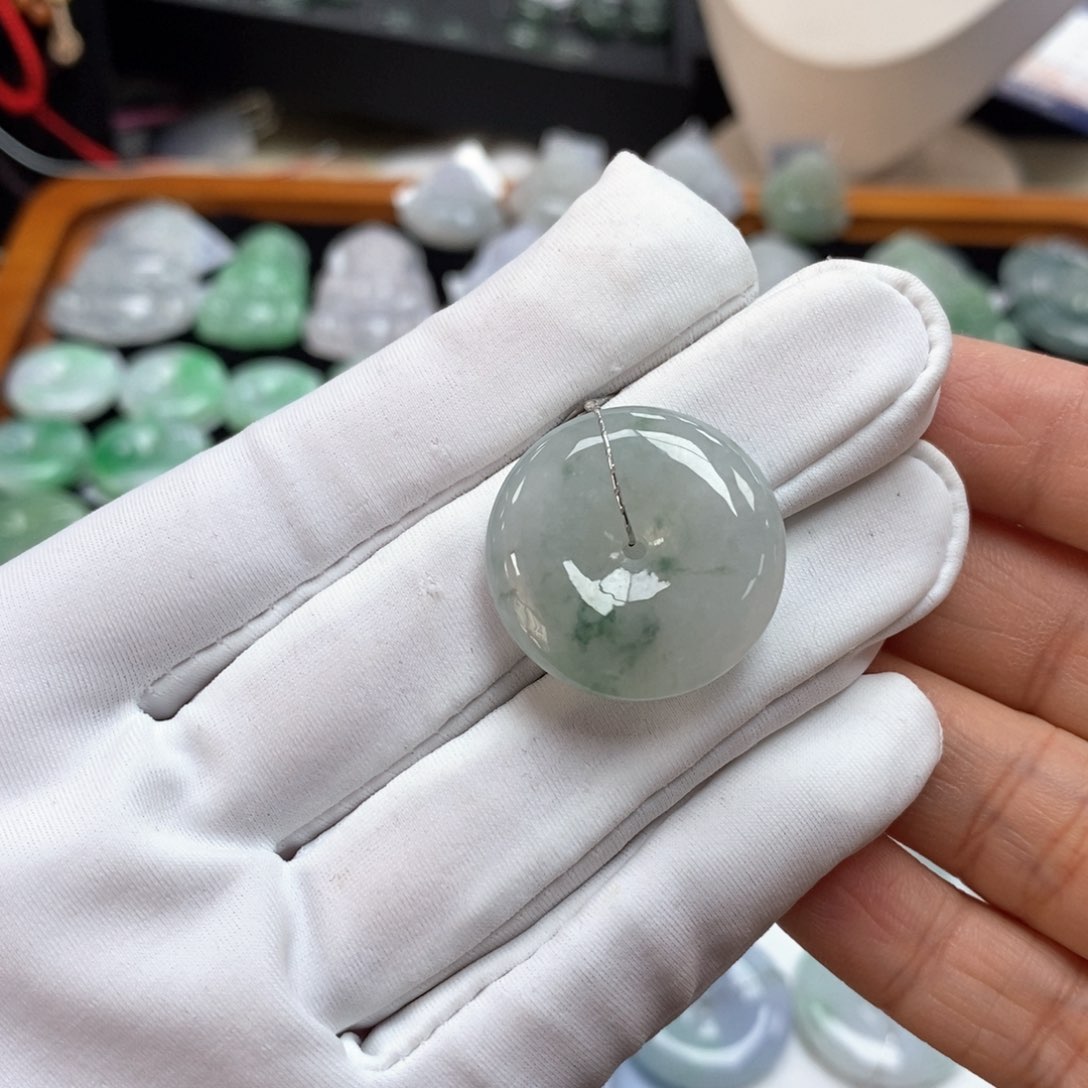 翡翠颈饰未镶嵌平安扣