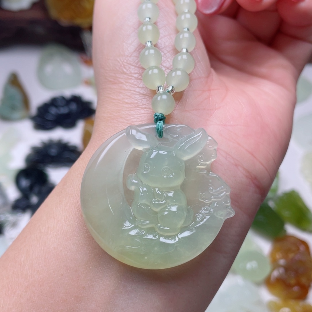 蛇纹石玉颈饰未镶嵌