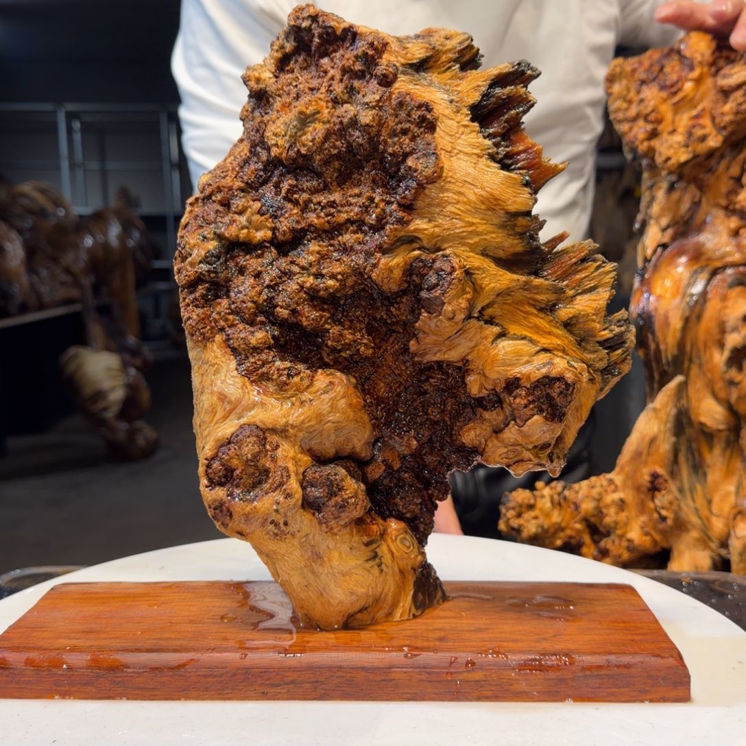 死***命木王一刀琥珀木摆件156