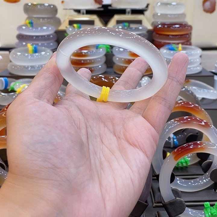 手镯玛瑙/玉髓未镶嵌