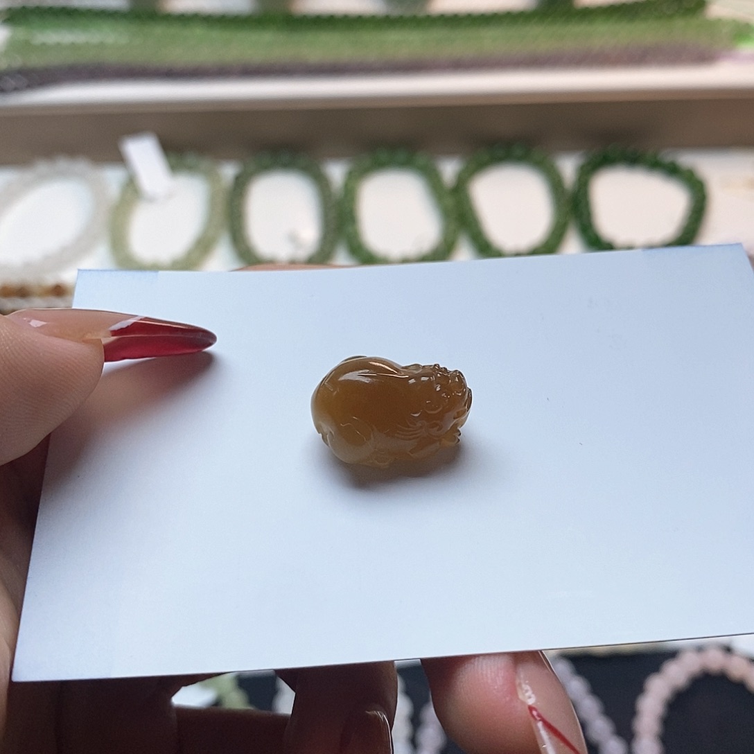 和田玉颈饰未镶嵌黄金糖貔貅