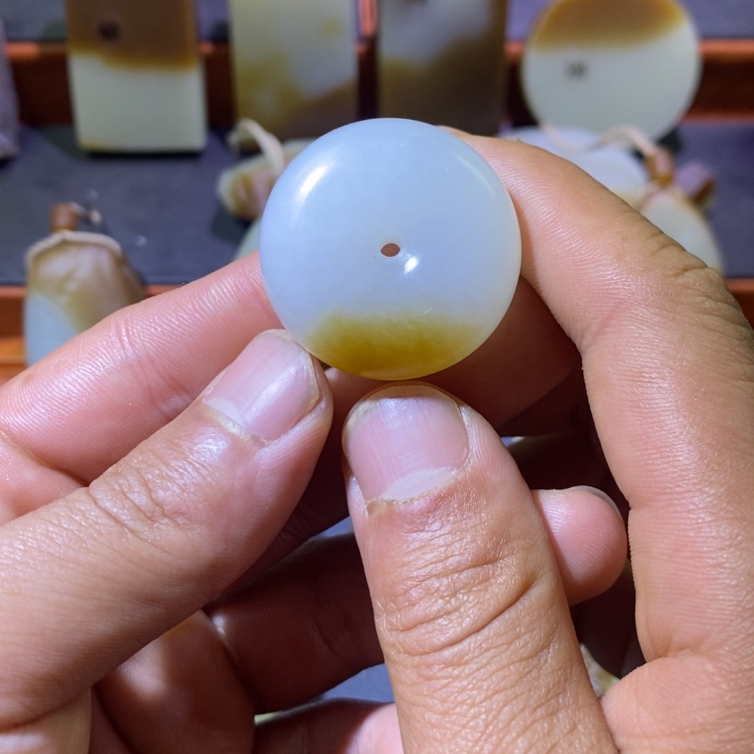 和田玉（糖玉）未镶嵌颈饰