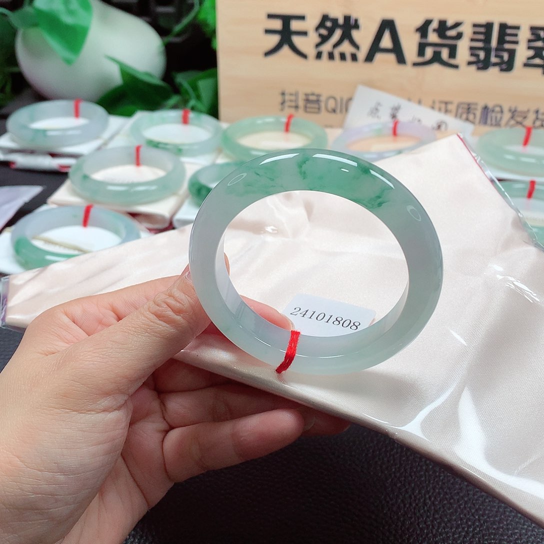 翡翠手镯未镶嵌天然A货翡翠手镯   有纹