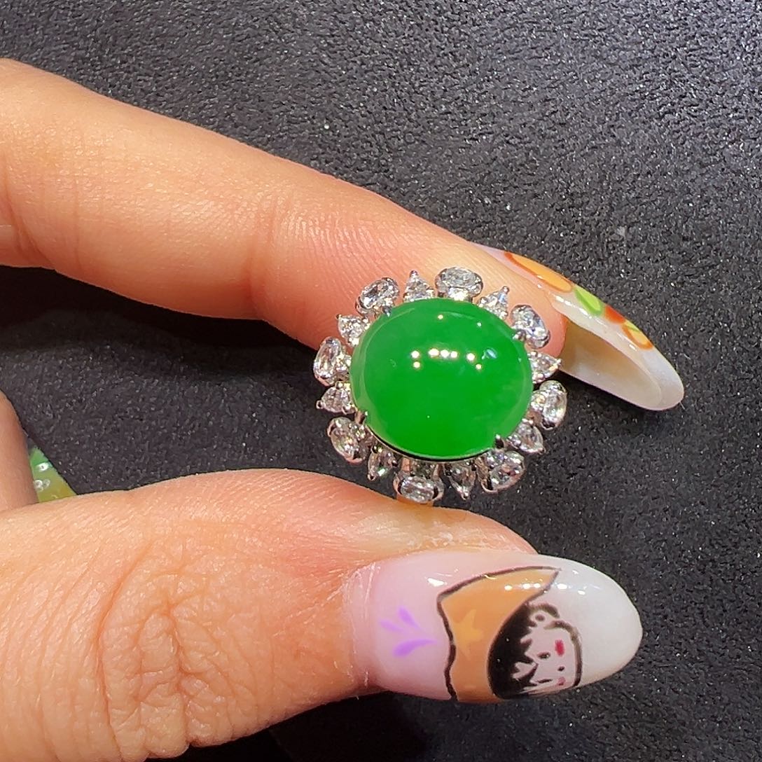 翡翠18K金镶嵌戒指蛋面