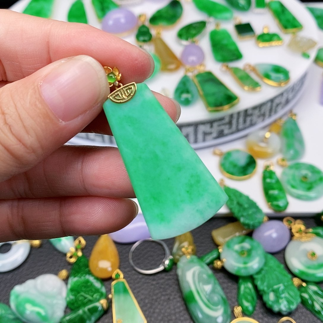 翡翠吊坠(不含链)18K金镶嵌