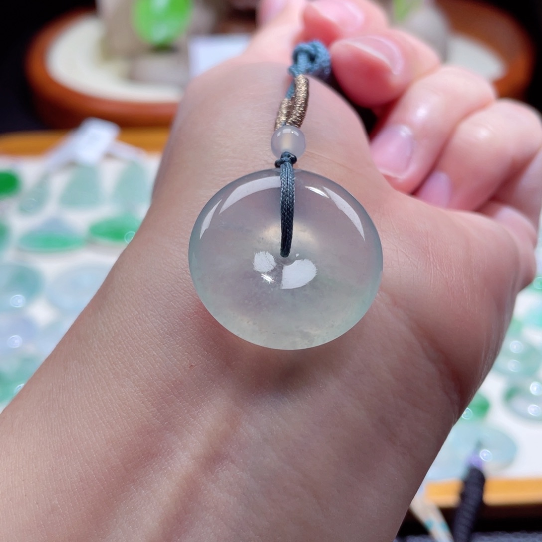 翡翠颈饰未镶嵌扣子