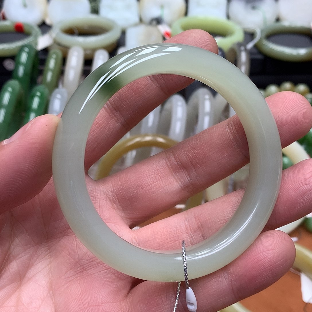 和田玉手镯未镶嵌