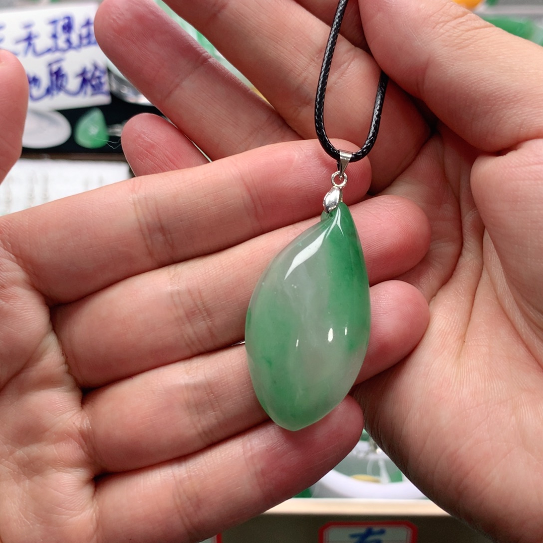 石英质玉未镶嵌吊坠青青-吊坠-多人