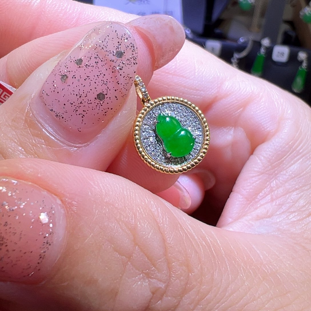 翡翠颈饰18K金镶嵌吊坠