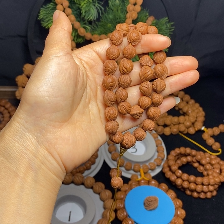 秦岭龙纹桃核手持