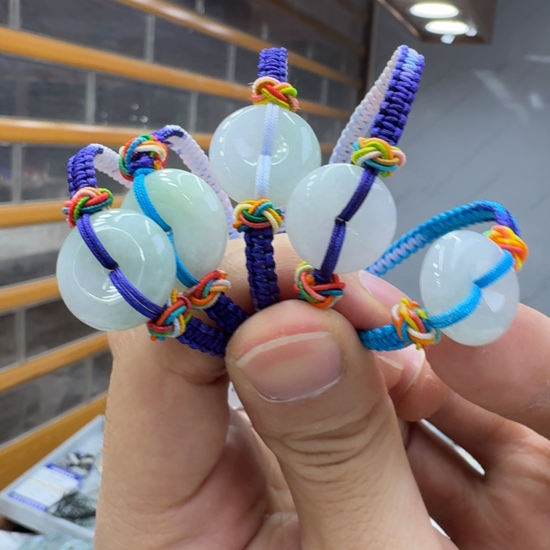 翡翠未镶嵌手链翡翠多样性发一