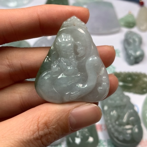 翡翠颈饰未镶嵌翡翠