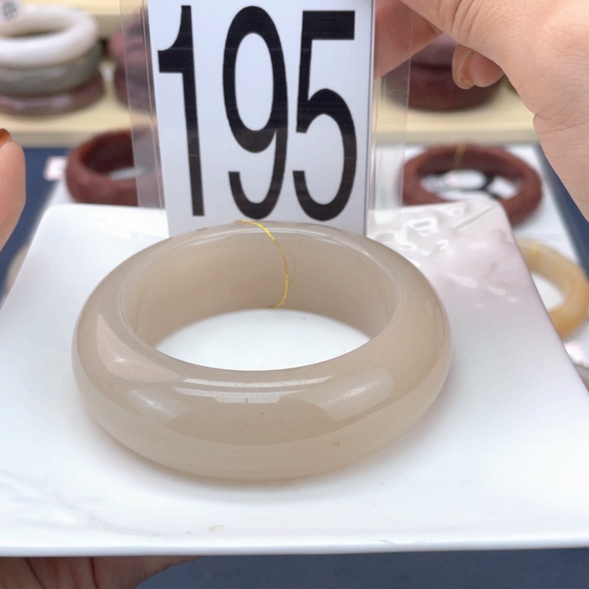 【闪购商品】石英质玉手镯未镶嵌