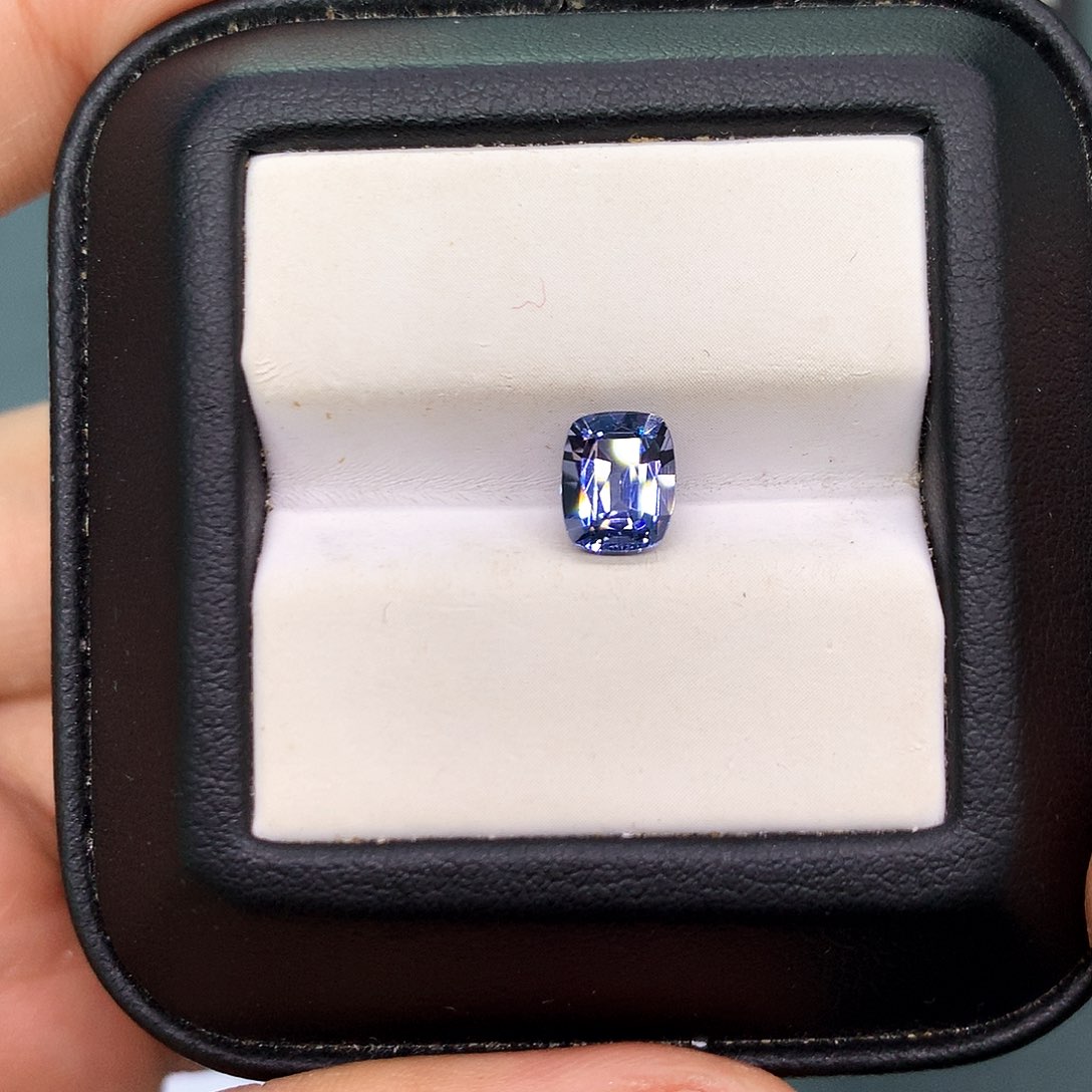 尖晶石裸石未镶嵌1.38克拉金属色