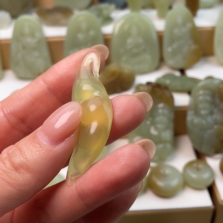 Y***a和田玉（糖玉）未镶嵌颈饰