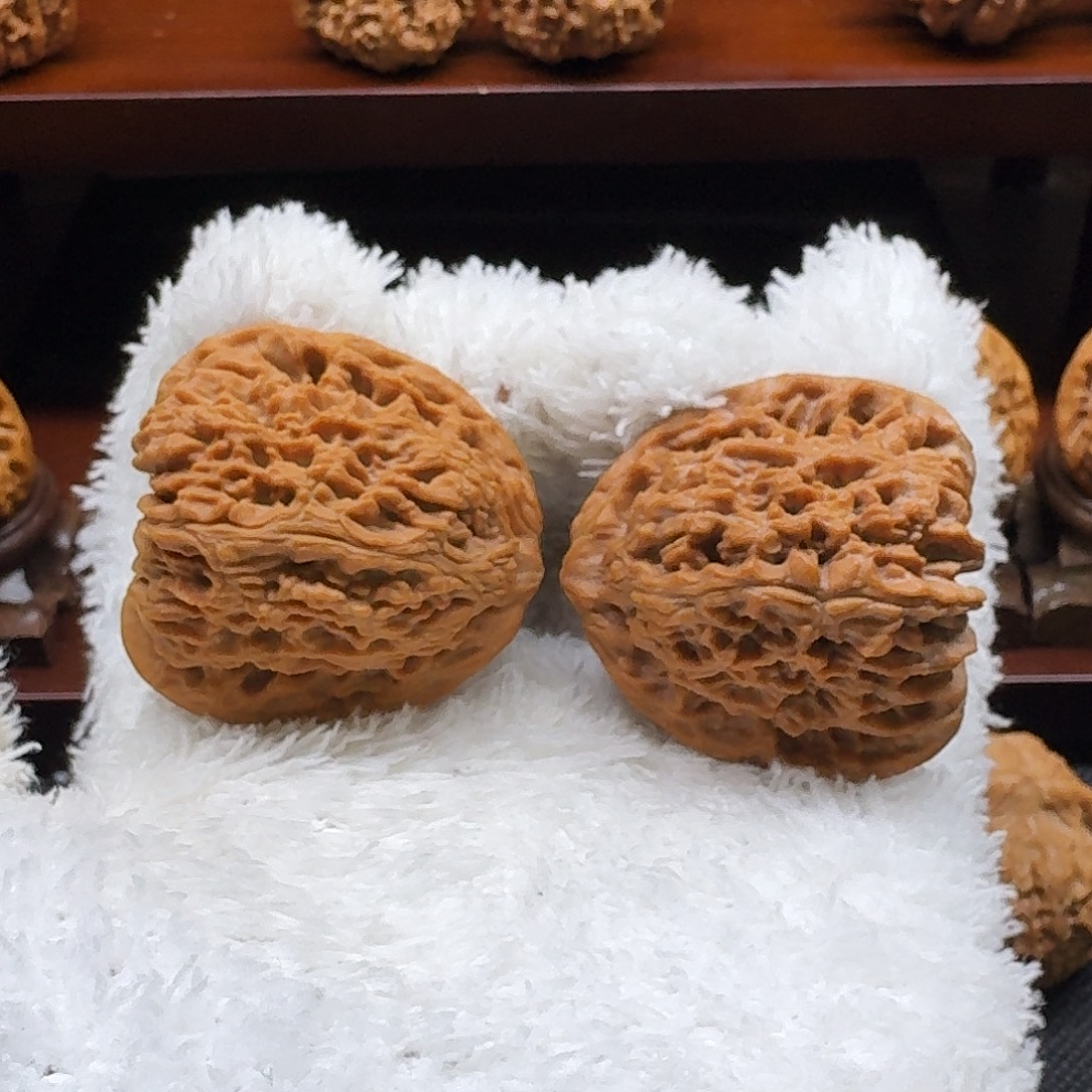 哦***？核桃手串/手链赵喜满红皮三角南疆石40