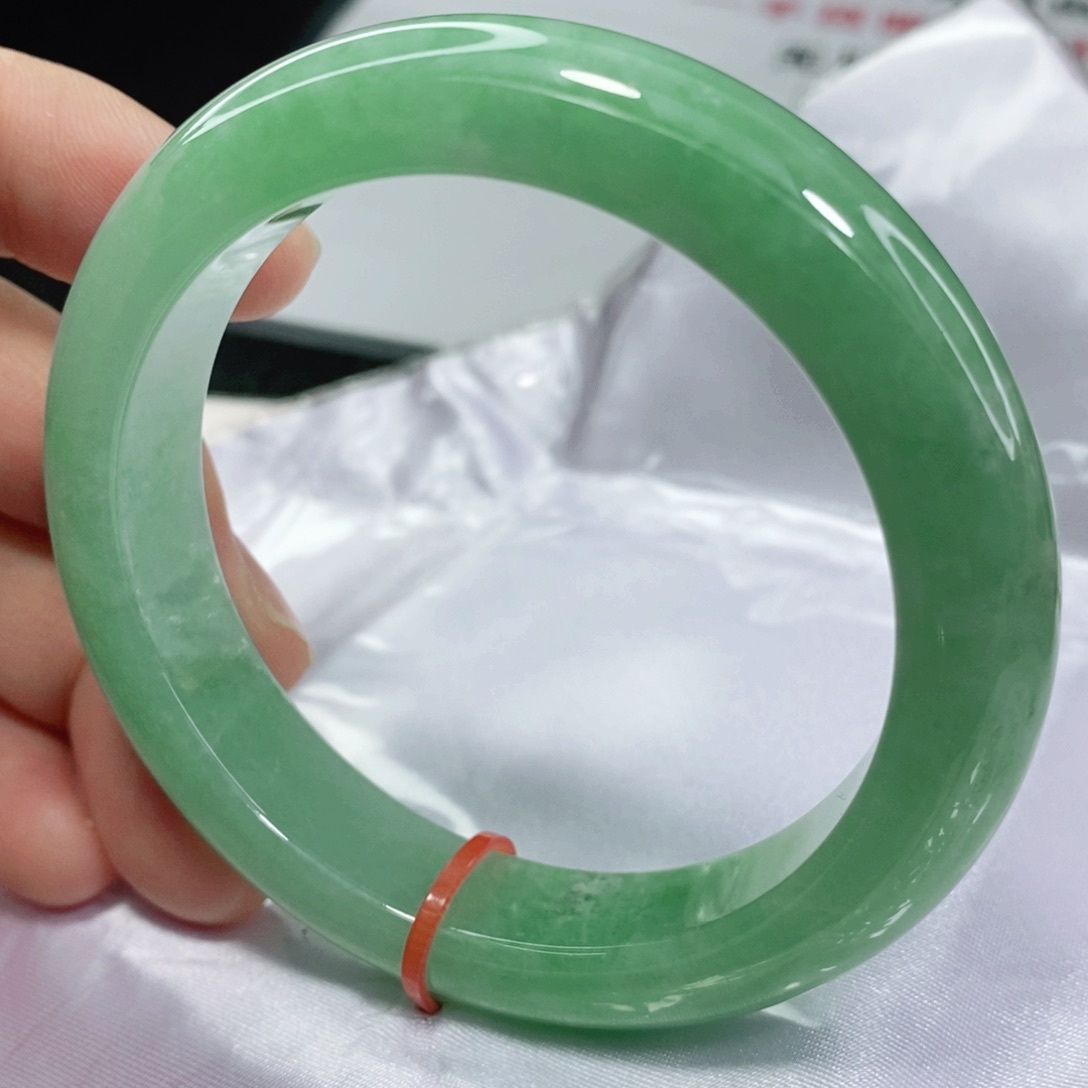 翡翠手镯未镶嵌56圈口