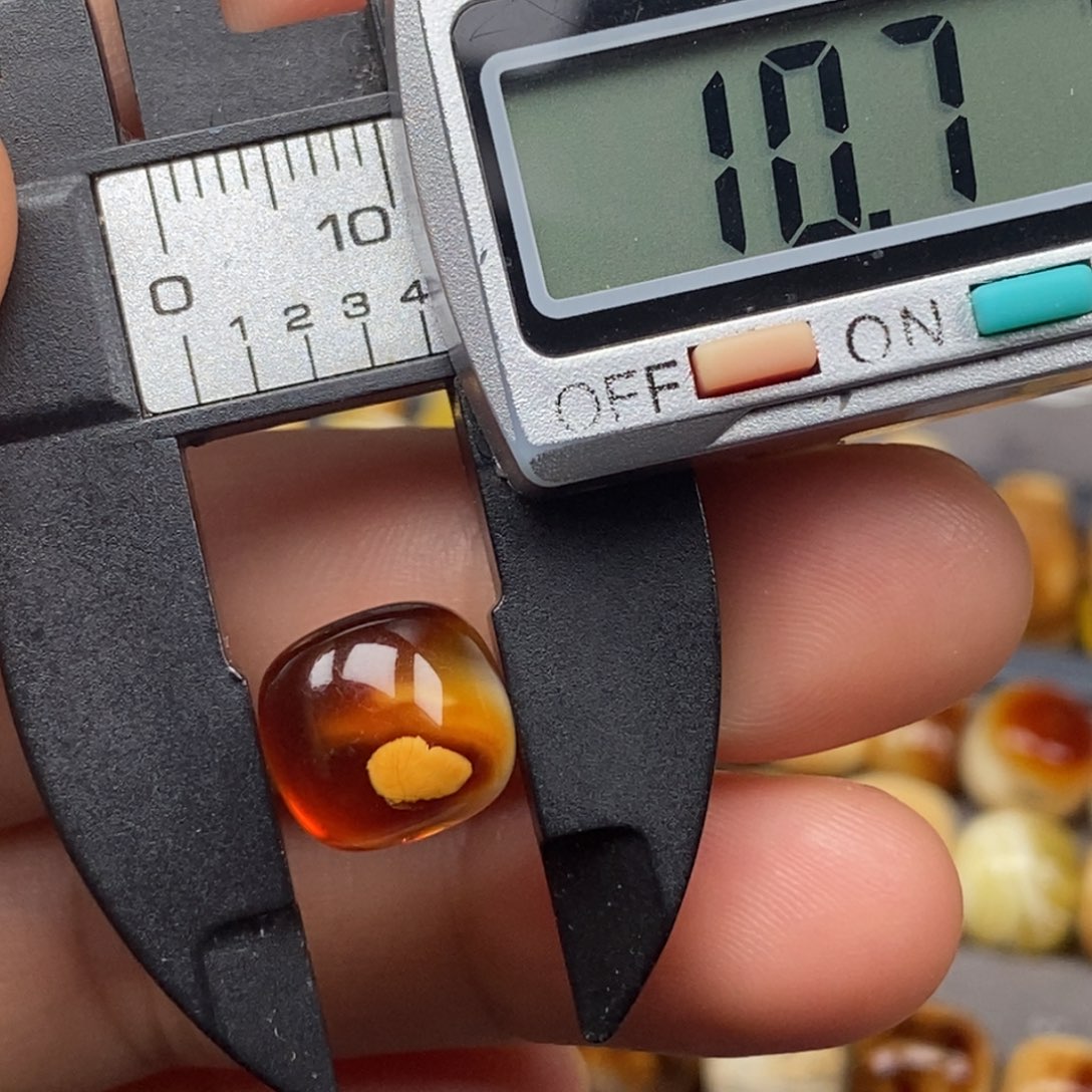 裸石琥珀未镶嵌老型