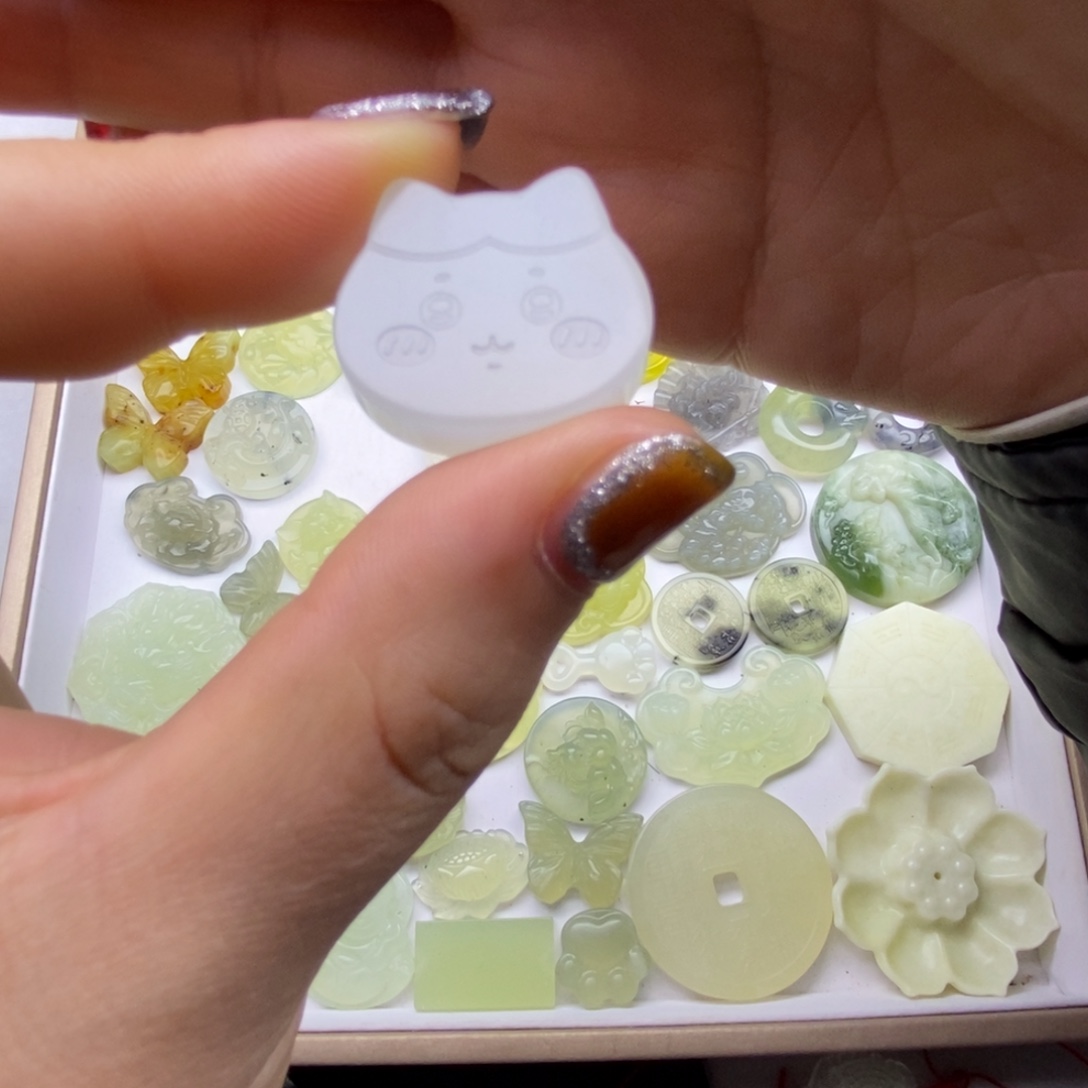 蛇纹石玉未镶嵌颈饰