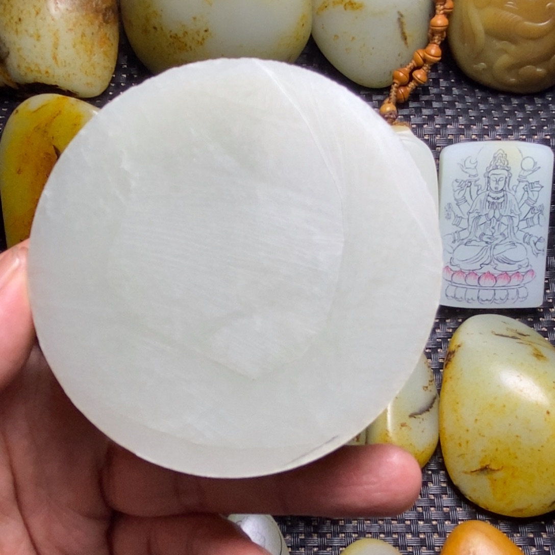 1未镶嵌定制和田玉E****e小挂件