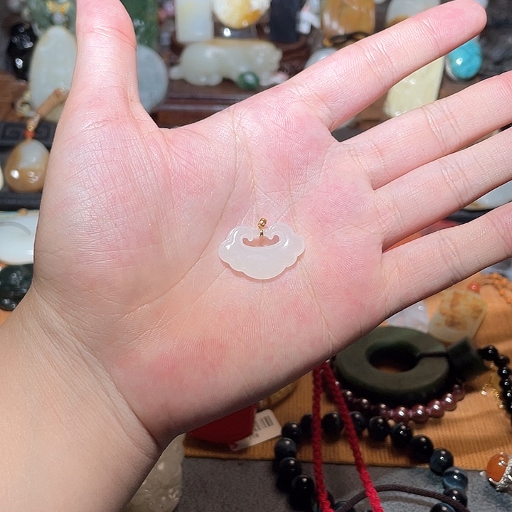 颈饰未镶嵌和田玉吊坠