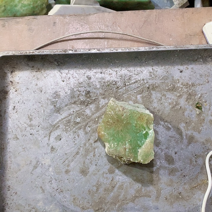 未镶嵌蛇纹石玉珠宝奇石