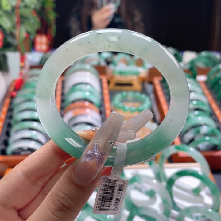 石英质玉手镯未镶嵌