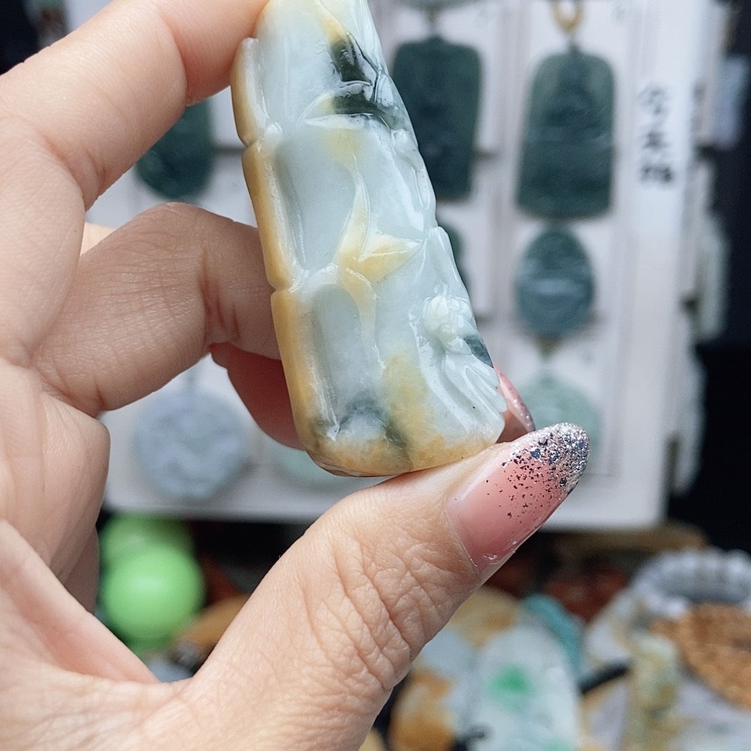 翡翠颈饰未镶嵌翡翠