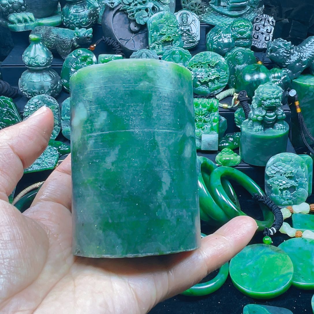 和田玉（碧玉）未镶嵌珠宝奇石