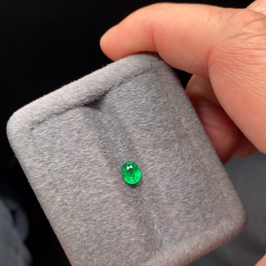 石榴石（沙弗莱）裸石未镶嵌1.04克拉