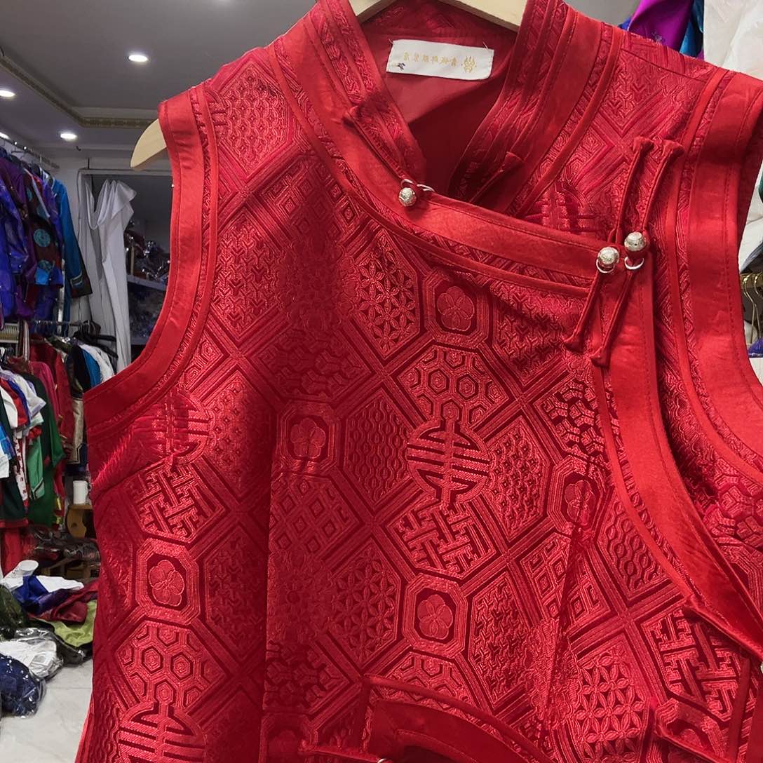 闪电购纯红色马甲M