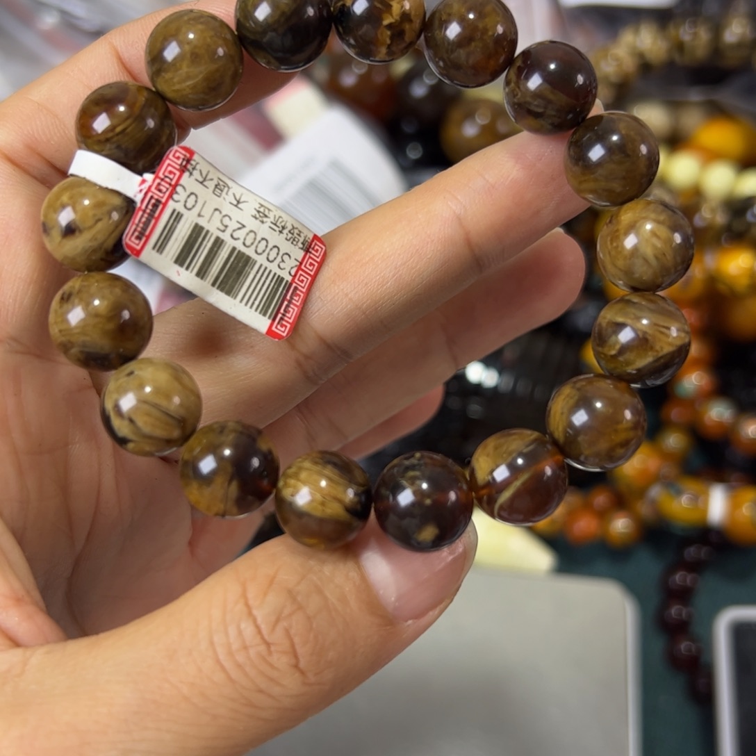 未镶嵌琥珀珠宝奇石118